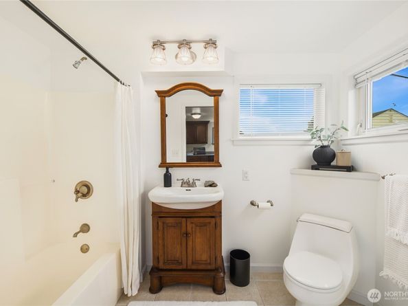 405 SW 139th Street, Burien WA 98166