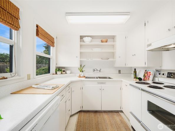 405 SW 139th Street, Burien WA 98166