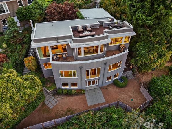 3638 49th Avenue NE, Seattle WA 98105
