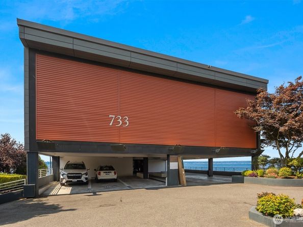 733 Lake Street S 101, Kirkland WA 98033