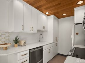 733 Lake Street S 101, Kirkland WA 98033