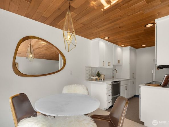 733 Lake Street S 101, Kirkland WA 98033