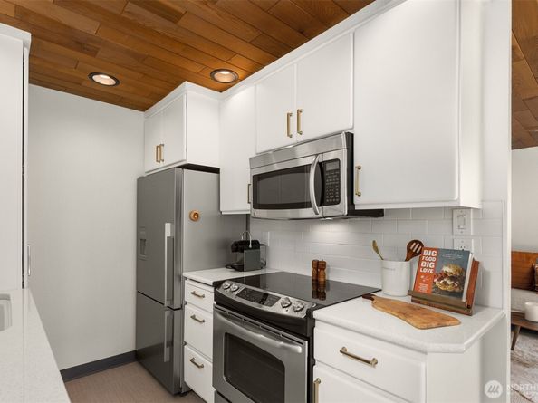 733 Lake Street S 101, Kirkland WA 98033