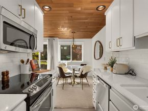 733 Lake Street S 101, Kirkland WA 98033