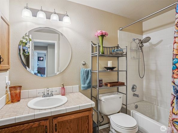 21815 121st Place SE, Kent WA 98031