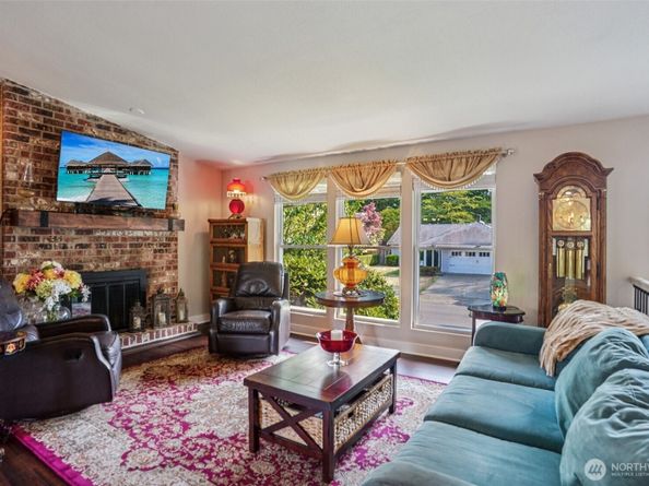 21815 121st Place SE, Kent WA 98031