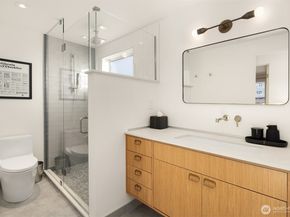 2241 Fairview Avenue E B, Seattle WA 98102