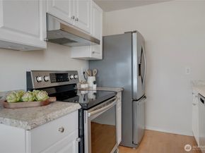 1156 Alki Avenue SW 105, Seattle WA 98116