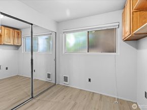 22107 66th Avenue W 10D, Mountlake Terrace WA 98043