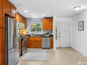 22107 66th Avenue W 10D, Mountlake Terrace WA 98043