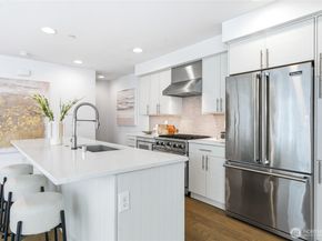 10712 SE 2nd Street, Bellevue WA 98004