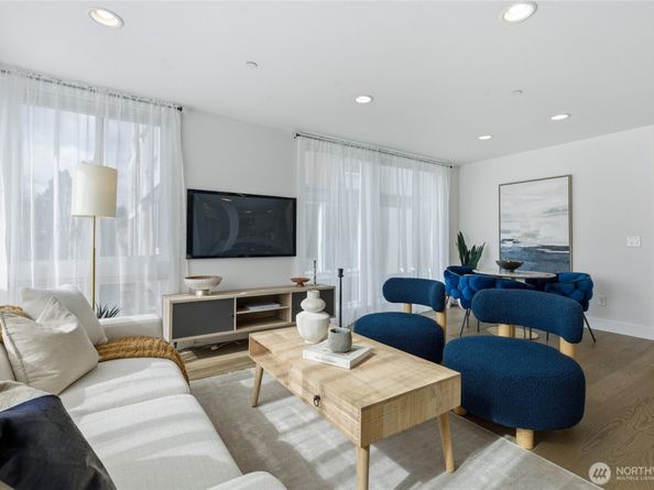 10712 SE 2nd Street, Bellevue WA 98004