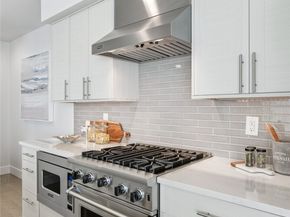 10712 SE 2nd Street, Bellevue WA 98004