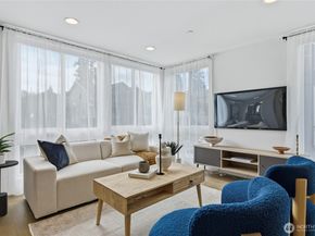 10712 SE 2nd Street, Bellevue WA 98004