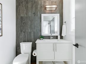 10712 SE 2nd Street, Bellevue WA 98004