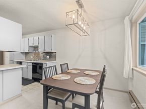 706 136th Place NE C2, Bellevue WA 98005