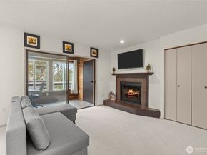 706 136th Place NE C2, Bellevue WA 98005