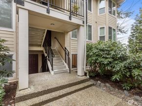 706 136th Place NE C2, Bellevue WA 98005