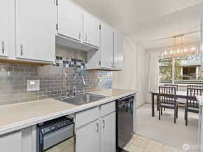 706 136th Place NE C2, Bellevue WA 98005