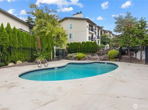 706 136th Place NE C2, Bellevue WA 98005