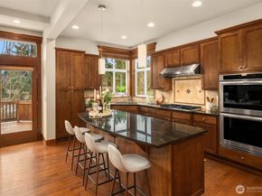 3043 259th Court SE, Sammamish WA 98075