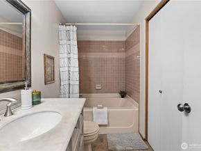 8720 Phinney Avenue 11, Seattle WA 98103