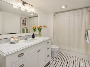 201 Galer Street 305, Seattle WA 98109