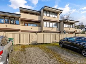 2009 42nd Avenue E, Seattle WA 98112