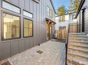 1860 1st Street, Kirkland WA 98033