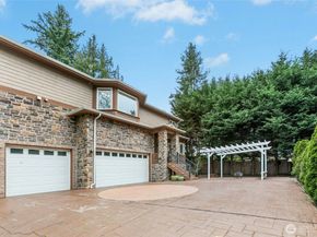 18634 92nd Avenue NE, Bothell WA 98011