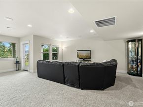 2744 NW Pine Cone Place, Issaquah WA 98027