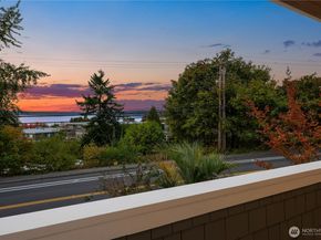 6577 102nd Avenue NE, Kirkland WA 98033