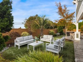 6577 102nd Avenue NE, Kirkland WA 98033