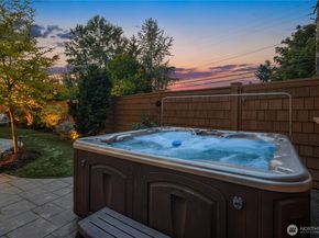 6577 102nd Avenue NE, Kirkland WA 98033