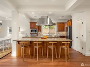 6577 102nd Avenue NE, Kirkland WA 98033