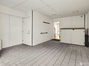 2833 3rd Avenue W, Seattle WA 98119