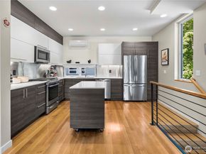 2833 3rd Avenue W, Seattle WA 98119