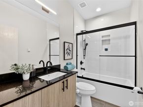 6543 35th Avenue SW B, Seattle WA 98126