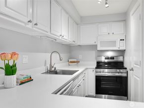 15246 SE 43rd Ct G201, Bellevue WA 98006