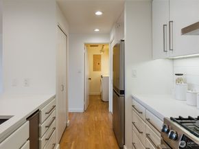 1118 Lakeview Boulevard E 100, Seattle WA 98102