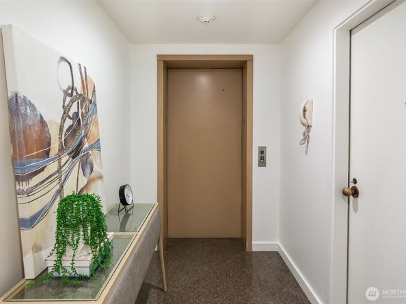 1118 Lakeview Boulevard E 100, Seattle WA 98102