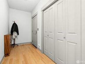 1880 25th Avenue NE 314, Issaquah WA 98029