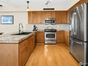 1880 25th Avenue NE 314, Issaquah WA 98029