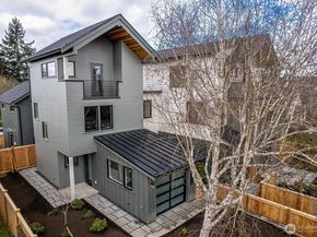 8321 25th Avenue NW B, Seattle WA 98117