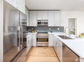 8321 25th Avenue NW B, Seattle WA 98117