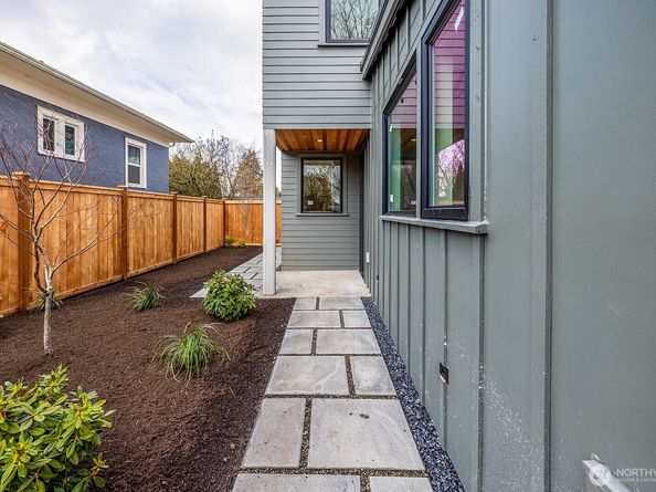 8321 25th Avenue NW B, Seattle WA 98117