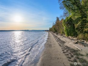 8010 Grand Avenue NE, Bainbridge Island WA 98110