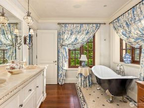 8010 Grand Avenue NE, Bainbridge Island WA 98110
