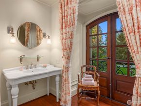 8010 Grand Avenue NE, Bainbridge Island WA 98110