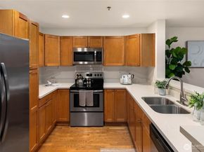 3520 Lake Washington Boulevard SE 105, Bellevue WA 98006